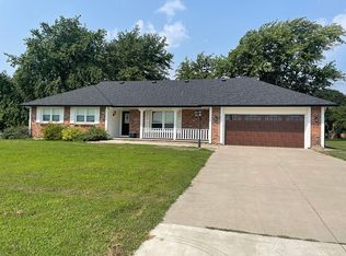 1006 N 4th St, Hiawatha, KS 66434