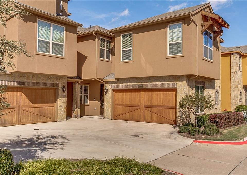 1st image of 2660 Venice Dr Unit 1