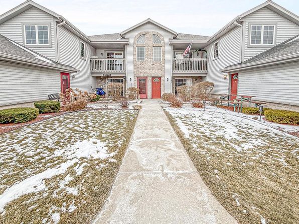 1083 Quinlan DRIVE #E, Pewaukee, WI 53072