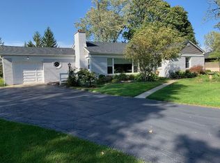 8 Meadowood Dr, Oak Brook, IL 60523