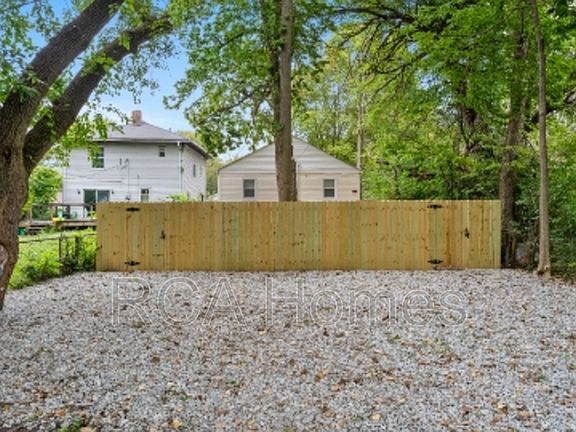 3rd image of 1447 W Congress Ave