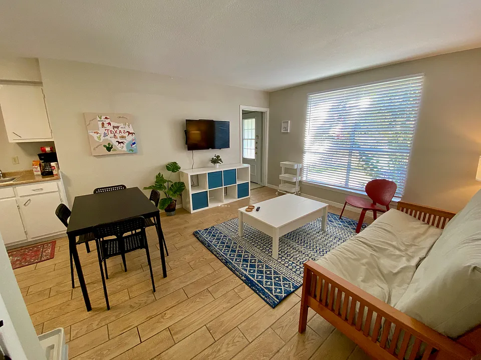 434 E Magnolia Ave