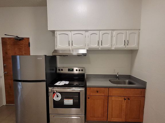 2nd image of 556-558 Broadway #4
