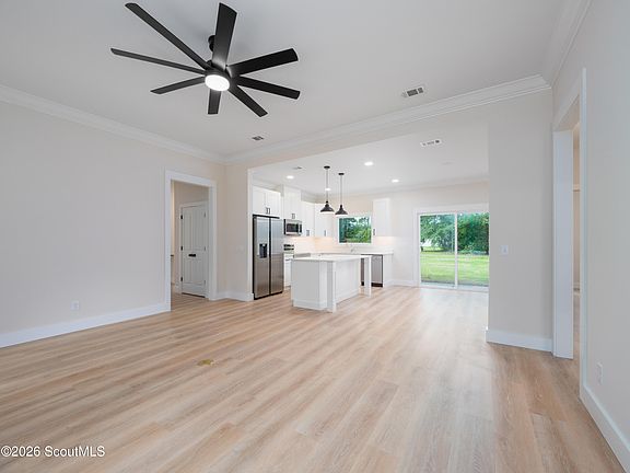 4th image of 101 Yorkshire Ln