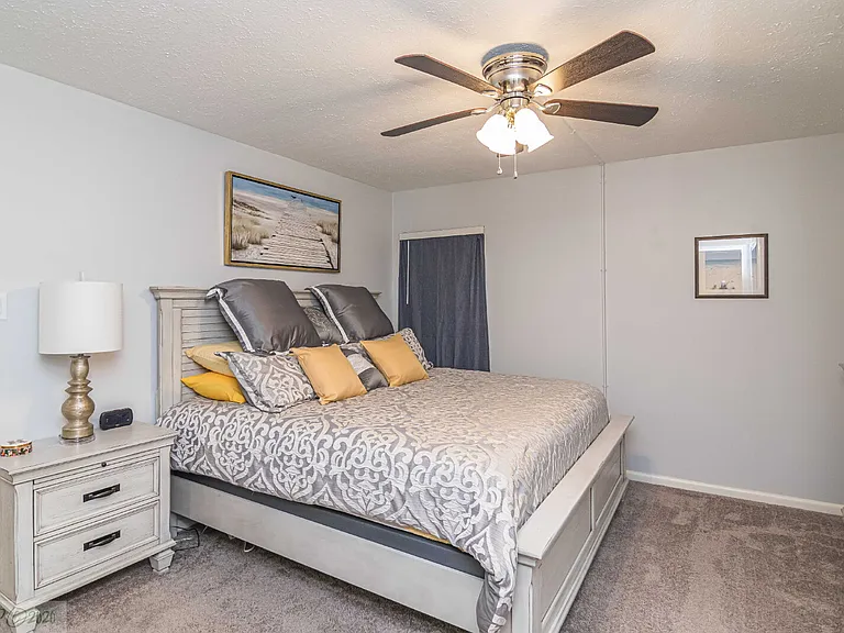 101 E Lockhaven Dr #C — Photo 28