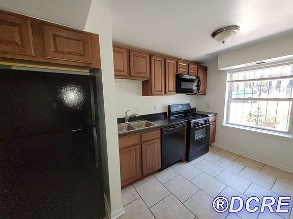 3rd image of 3400 W Cortland St #G1