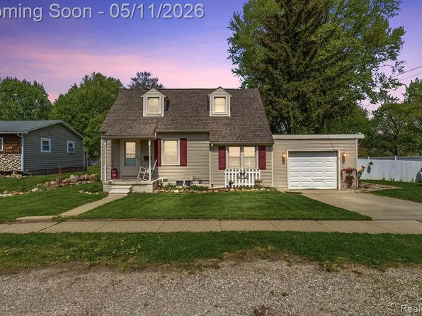 310 W Caroline St, Fenton, MI 48430