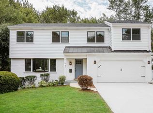 469 Sunset Ct, Glen Ellyn, IL