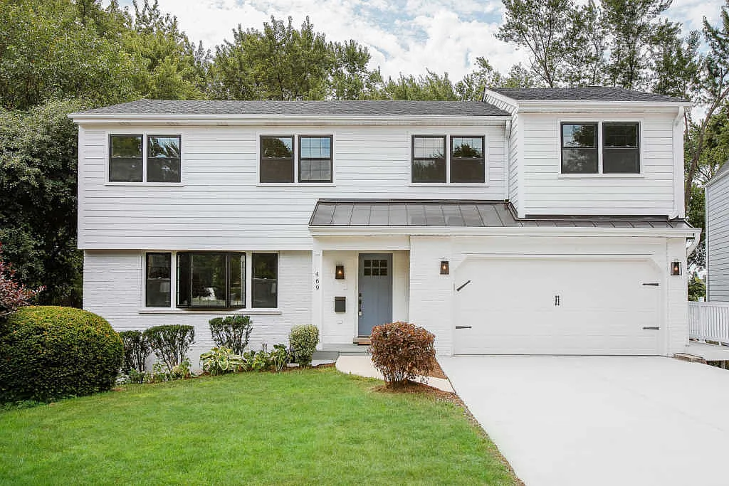 469 Sunset Ct photo 1