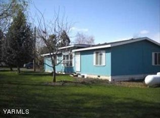 1121 N Cottonwood Rd, Yakima, WA 98908
