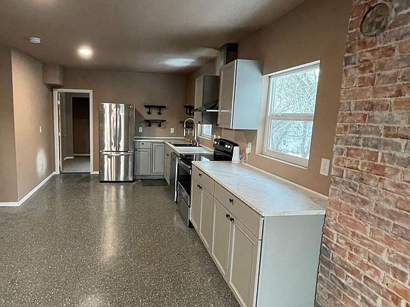 5th image of 1902 W 10th Ave #200