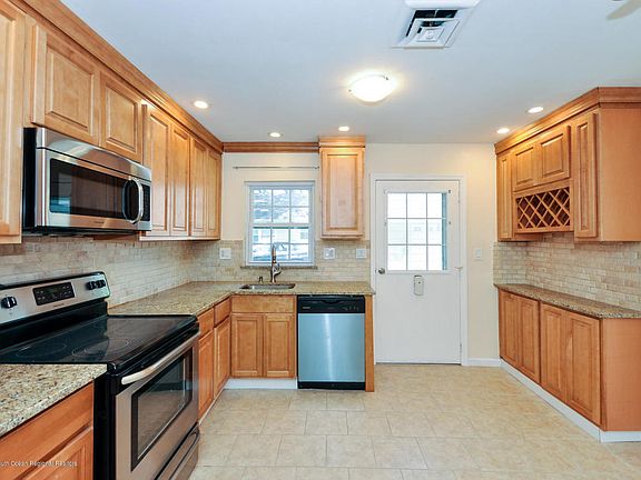 2nd image of 281A Huntington Dr #100A