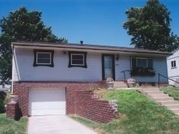 5007 Red Barn Ln, Saint Joseph, MO 64503
