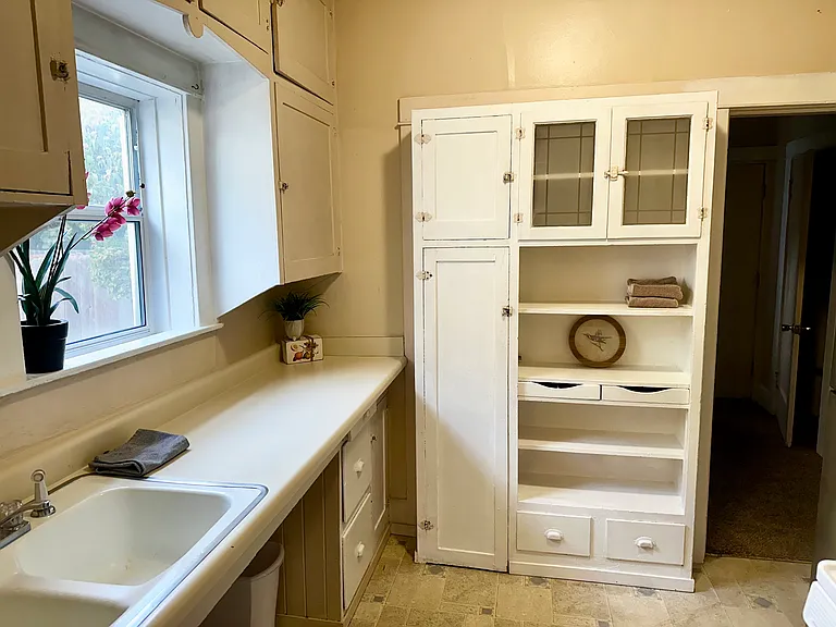 869 B St #4 — Photo 4
