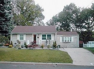 10 Nelson Cir, East Brunswick, NJ 08816