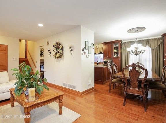5th image of 732 Whitehall Ct