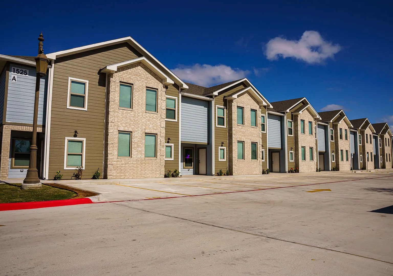 2 bed, 2.5 bath, 1199 sqft, $1,275 — Photo 3