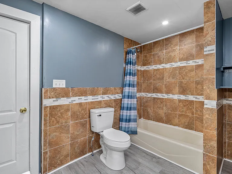 556 Florence St #1 — Photo 9