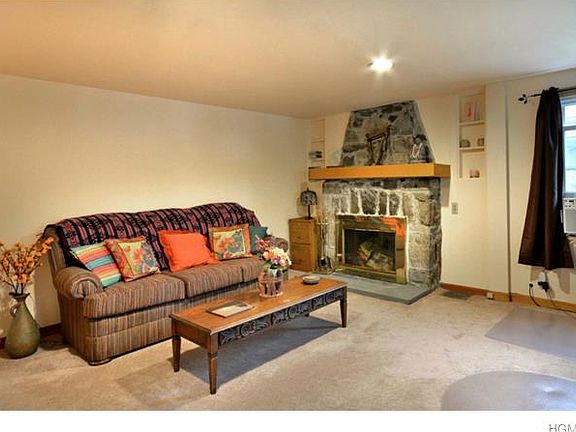 3rd image of 196 Lake Dr