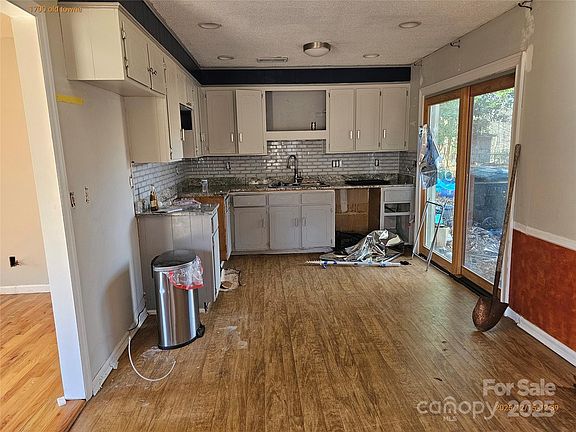 3rd image of 1700 Old Towne Ct