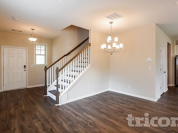 5th image of 135 Chapelcrest Ln
