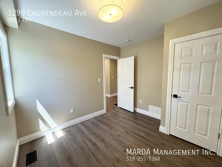 1290 Laurendeau Ave — Photo 20