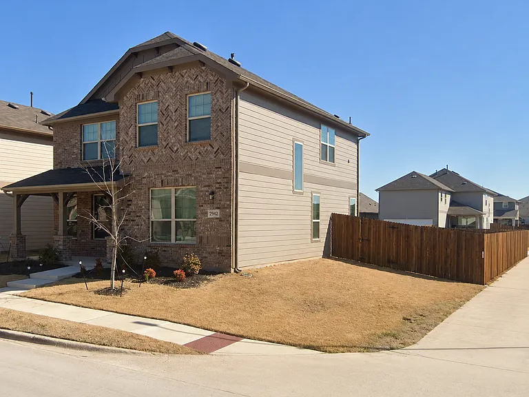 2955 Brittlebush Dr — Photo 2
