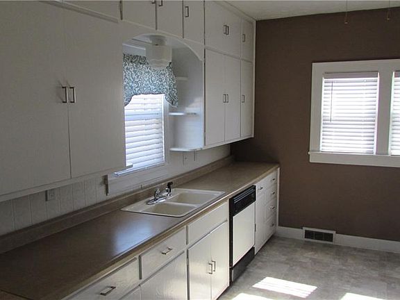 4th image of 206 E Montgomery St