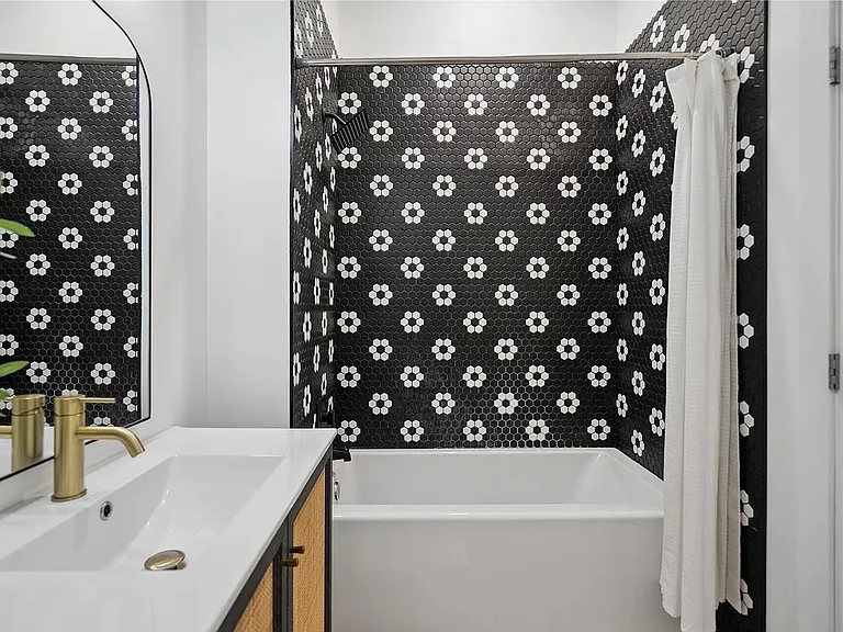 400 E Locust St #213 — Photo 13