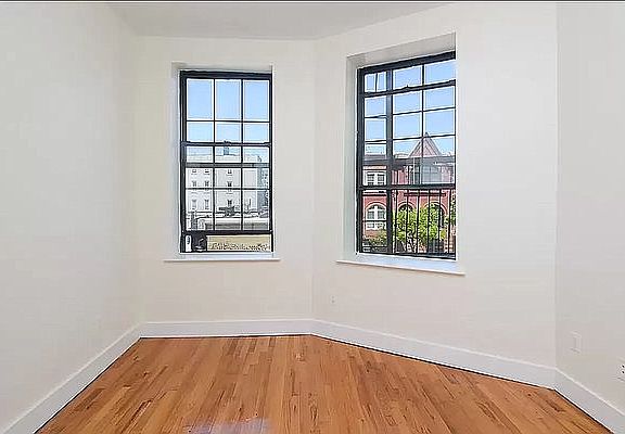 3rd image of 648 Park Pl #3RF