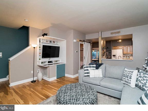 3rd image of 1040 Merchant St
