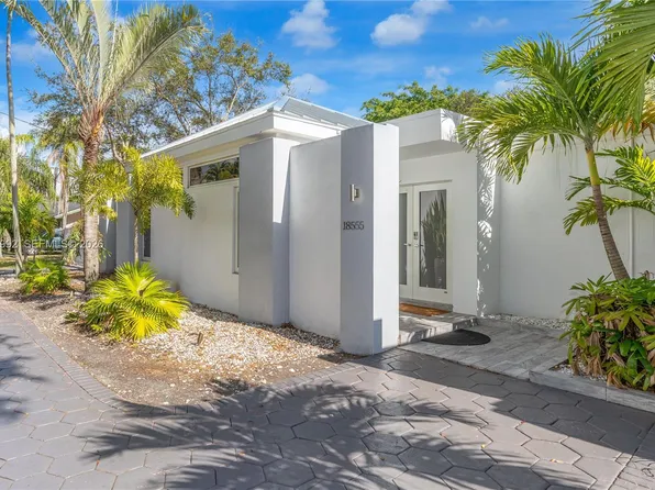 18555 SW 83rd Pl, Cutler Bay, FL 33157