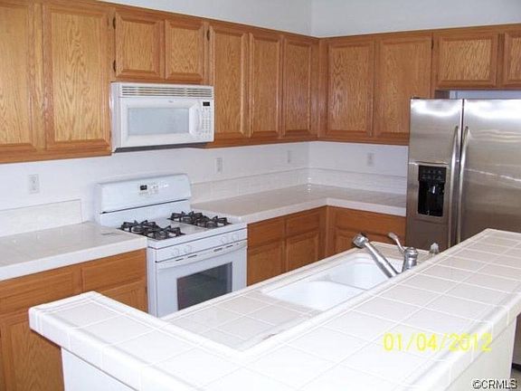 5th image of 1115 N Solano Privado APT C