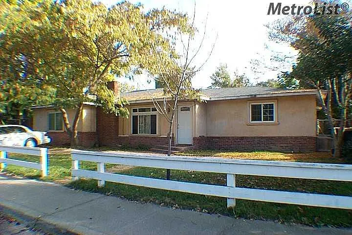 824 El Vecino Ave photo 1