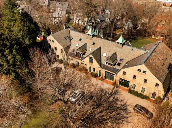 103 Bellevue St #4, Newton, MA 02458