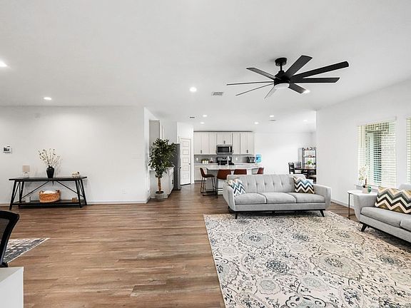 5th image of 1126 Hyde Lake Ln