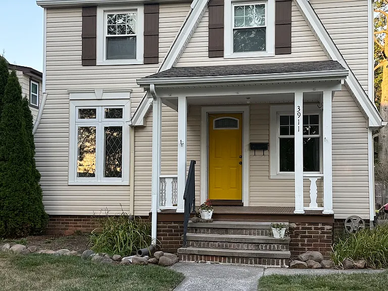 Silsby Rd — Photo 1