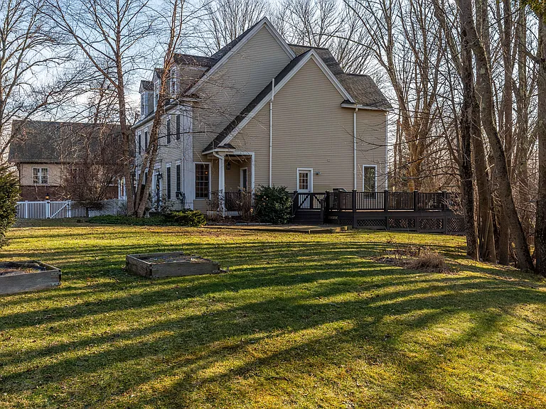 875 Main St — Photo 35