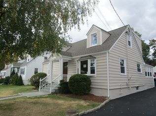 38 Sawyer Rd, Fairfield, CT 06824