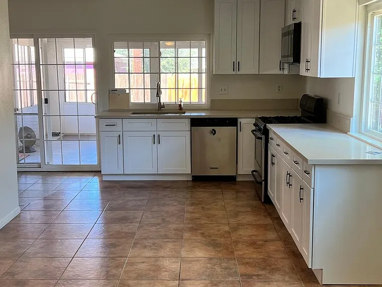 44209 Foxton Ave — Photo 2