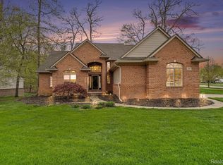 1865 Elkridge Cir, Highland, MI 48356