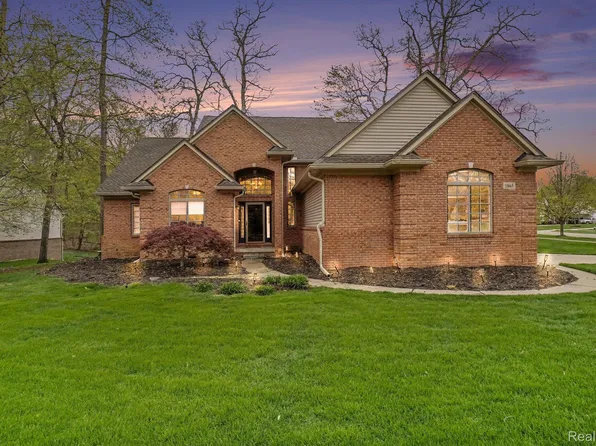 1865 Elkridge Cir, Highland, MI 48356