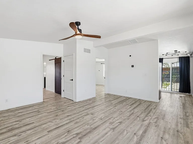 2535 N Dodge Blvd #3 — Photo 14