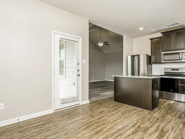 1403 Park Trails Blvd — Photo 5