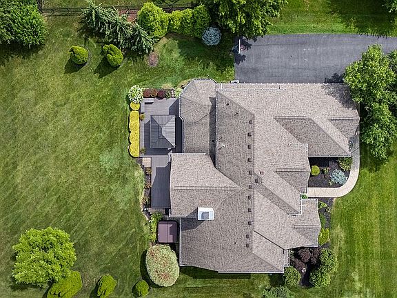 4th image of 7060 Deer Hollow Ln