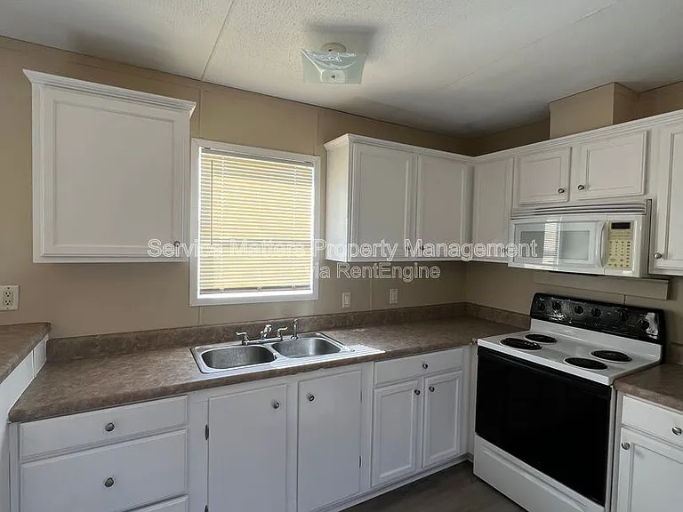 4825 Douglas Dr — Photo 6