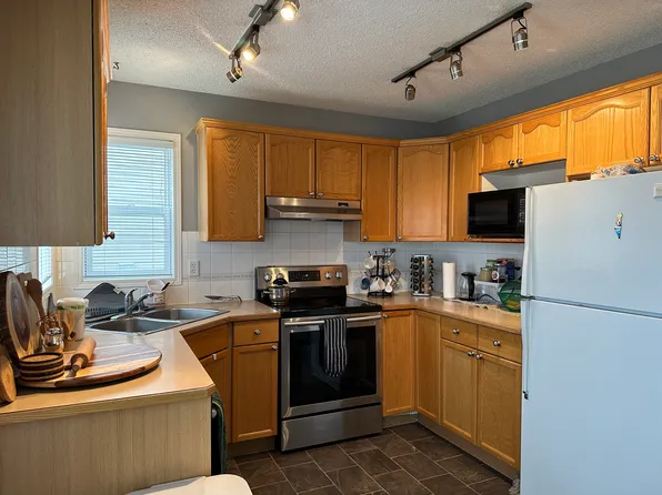 16 Covington Ct NE, Calgary, AB T3K 4L9