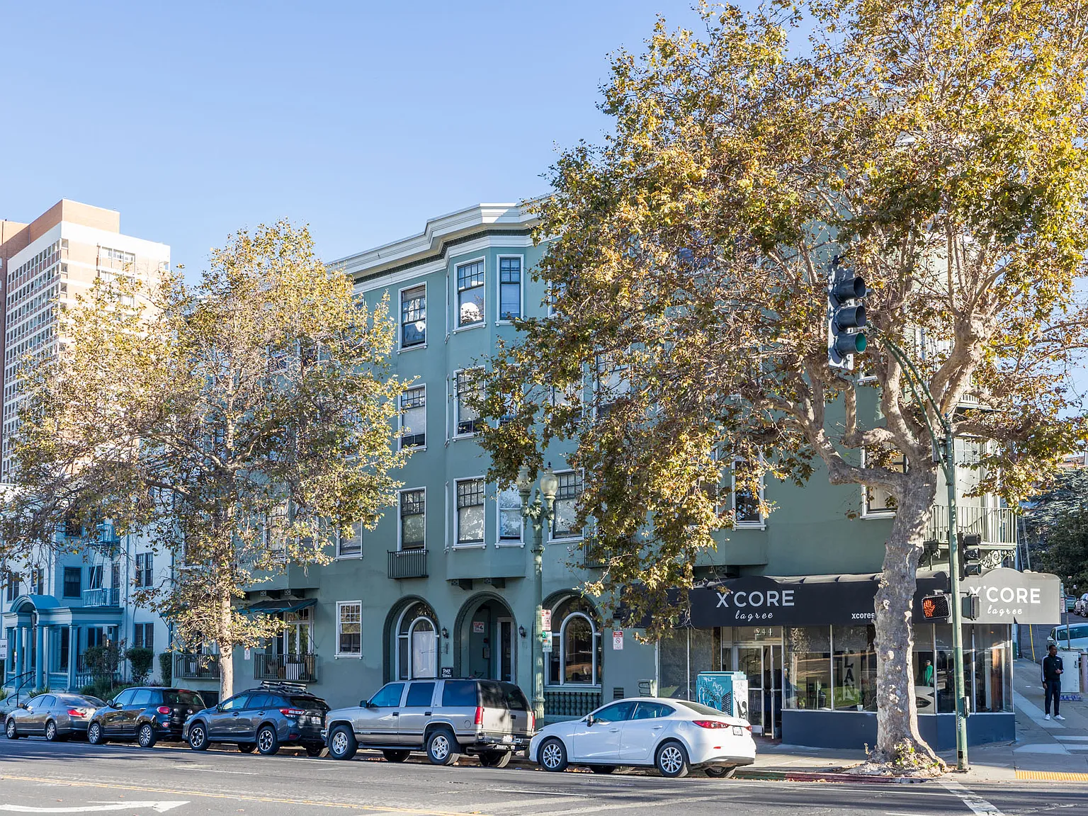 240 Grand — Photo 4