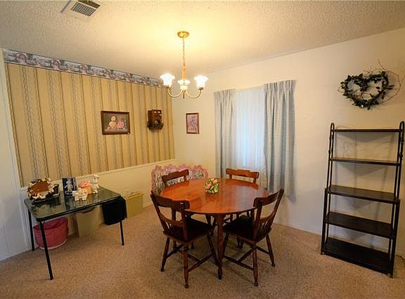 4th image of 101 Holly Park St