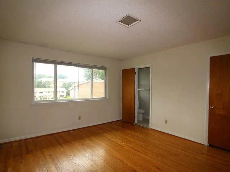 2333 Champion Ct — Photo 7